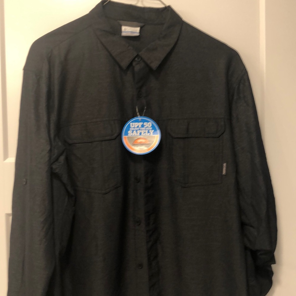 Black men’s Columbia shirt